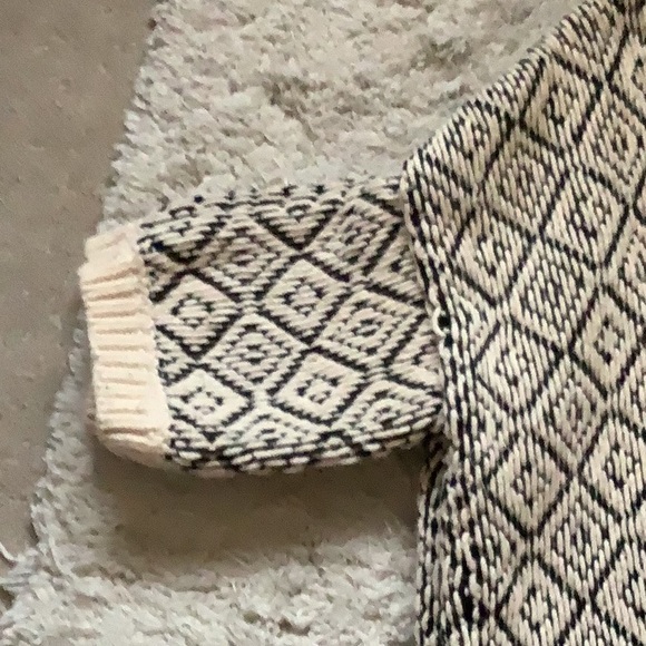 Gorgeous Victoria’s Secret Sweater 🖤🖤🖤 - Picture 8 of 8